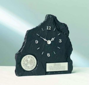 Standuhr im Schiefer-Look